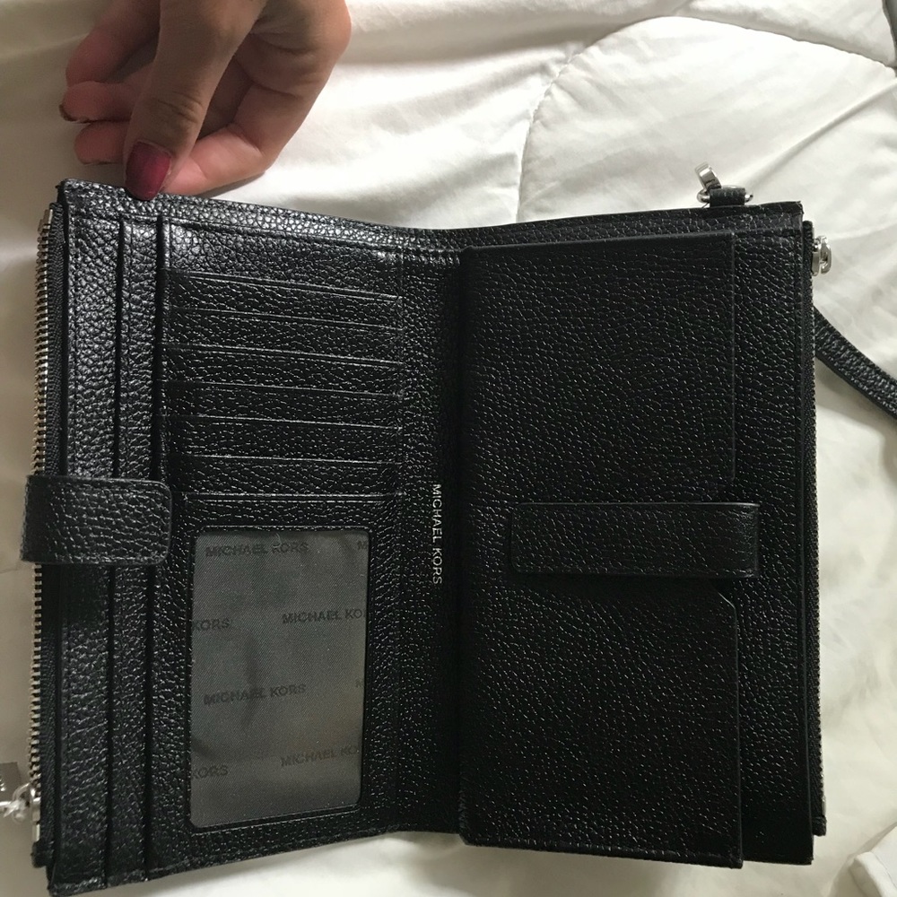 BRAND NEW AUTHENTIC MICHAEL KORS WALLET W WRISTLET - Picture 2 of 4
